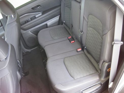 Used 2025 Nissan Pathfinder S FWD image 24
