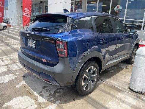 Used 2025 Nissan Kicks SV AWD/4WD image 3