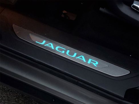 Used 2020 Jaguar F-PACE Premium image 11