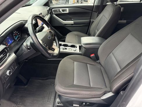 Used 2022 Ford Explorer XLT image 31
