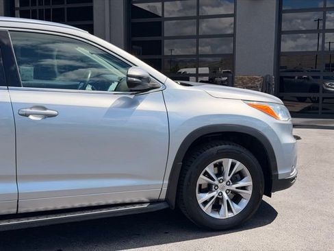 Used 2014 Toyota Highlander XLE AWD/4WD image 3