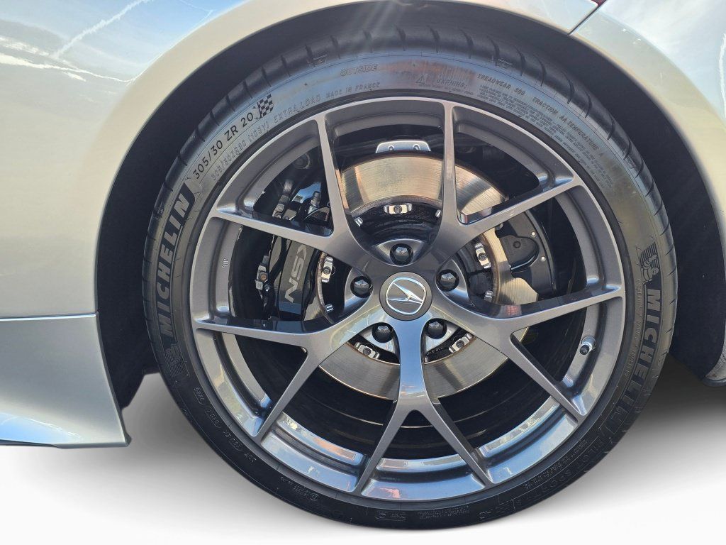 Used 2017 Acura NSX AWD/4WD image 23