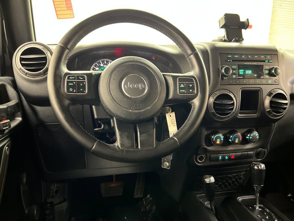 Used 2018 Jeep Wrangler Unlimited Sport w/ Connectivity Group AWD/4WD image 15