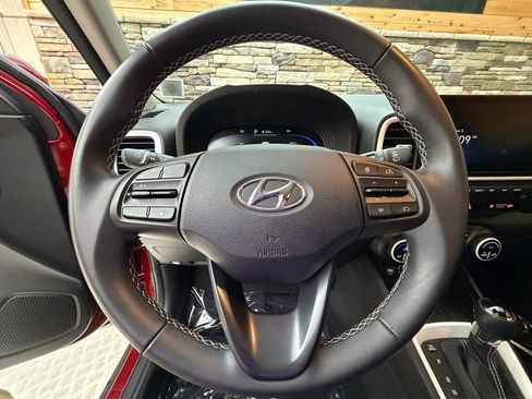 Used 2024 Hyundai Venue Limited image 17