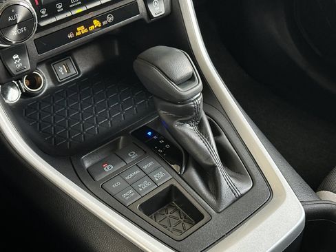 Used 2025 Toyota RAV4 XLE AWD/4WD image 20