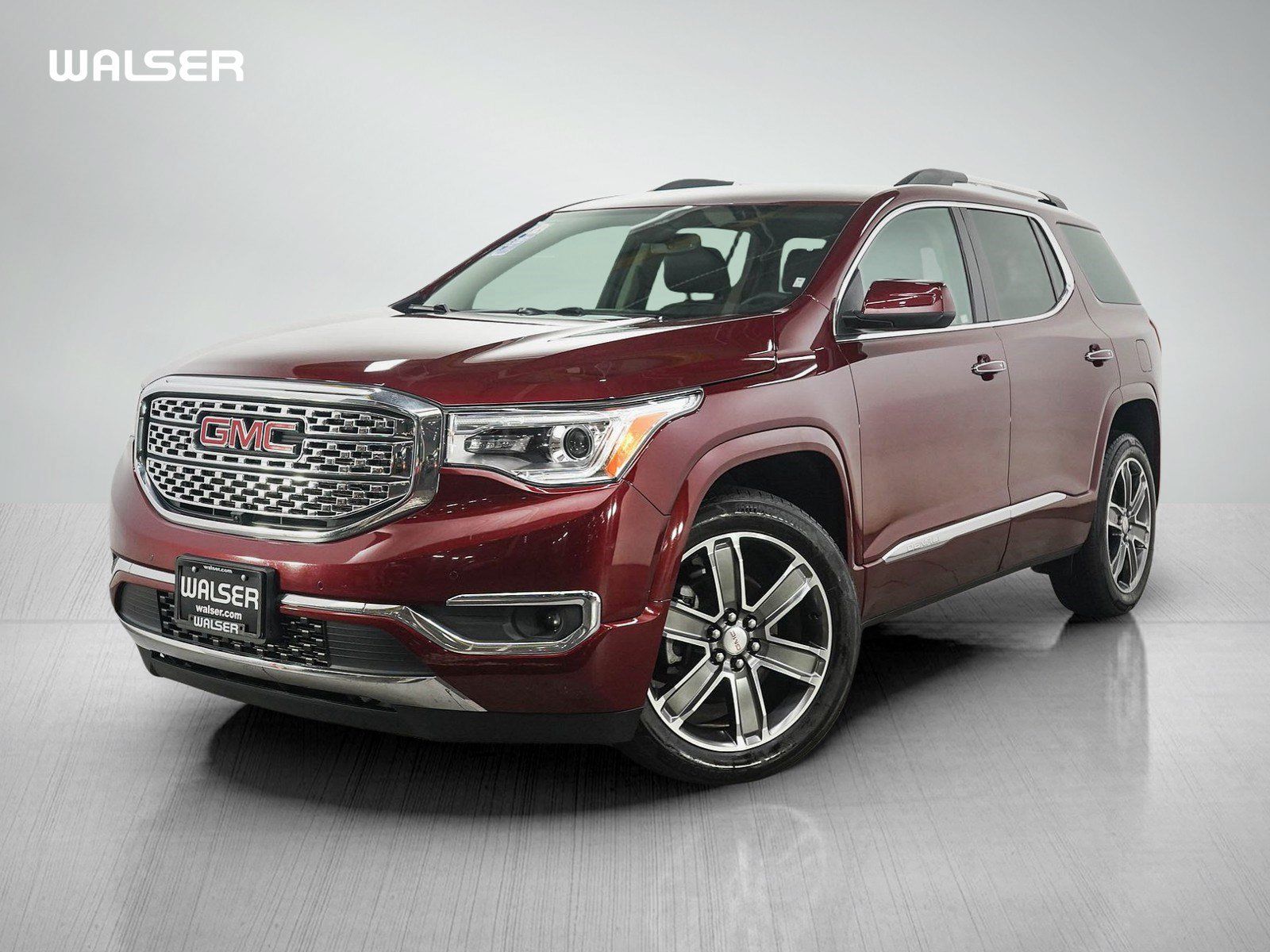 Used 2017 GMC Acadia Denali w/ Technology Package AWD/4WD image 1