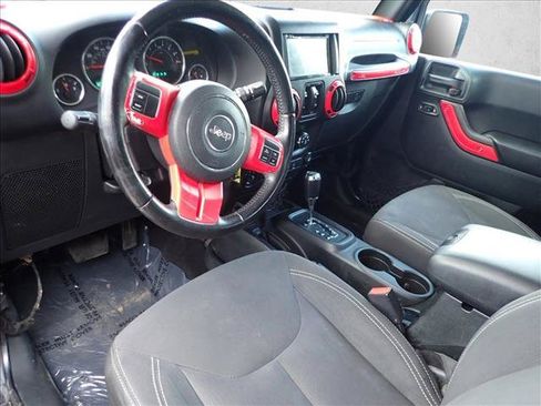 Used 2018 Jeep Wrangler Unlimited Sahara AWD/4WD image 9