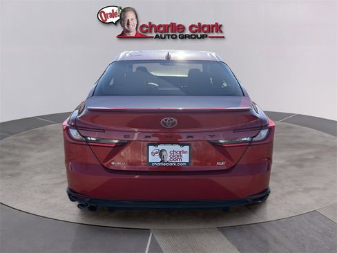Used 2025 Toyota Camry SE image 5
