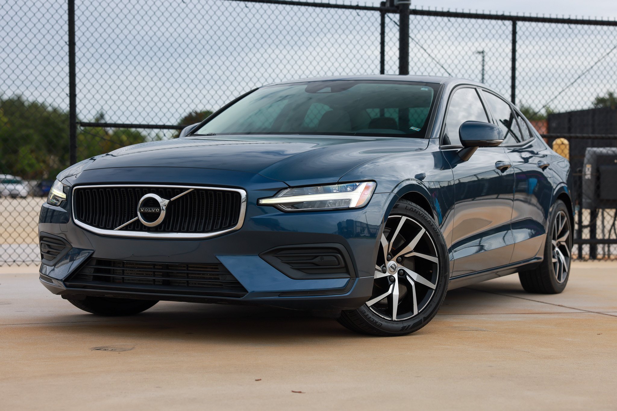 Used 2020 Volvo S60 T6 Momentum w/ Protection Package AWD/4WD image 1