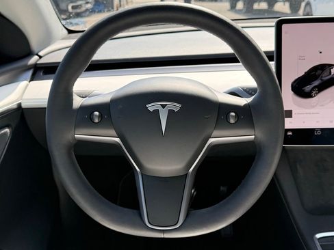 Used 2024 Tesla Model Y Long Range AWD/4WD image 12