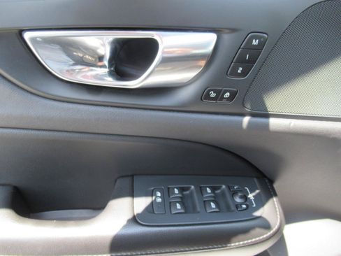 Used 2021 Volvo S60 T5 Momentum FWD image 21