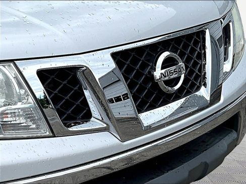 Used 2012 Nissan Frontier SL AWD/4WD image 32