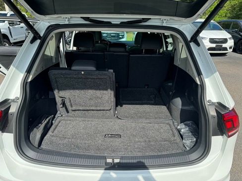 Used 2022 Volkswagen Tiguan SE FWD image 9