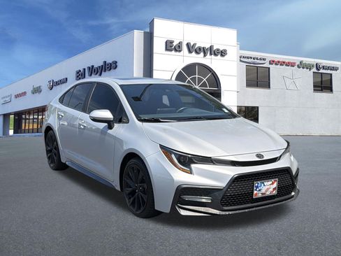 Used 2021 Toyota Corolla SE FWD image 2