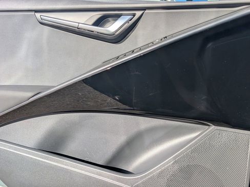 Certified 2023 Kia Niro EX image 10