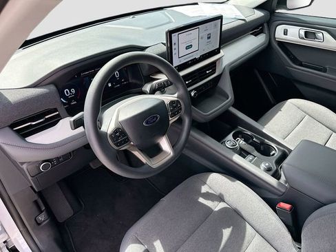 Certified 2026 Ford Explorer Active RWD image 9