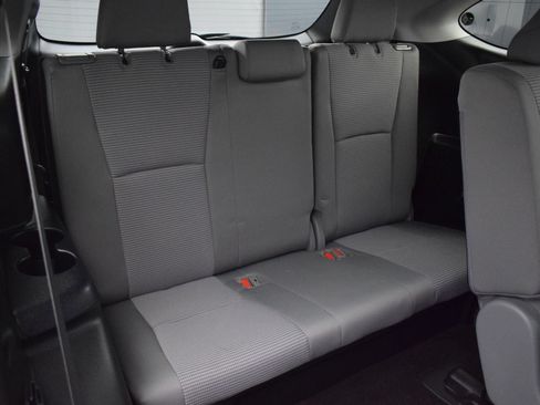 Used 2023 Toyota Highlander LE AWD/4WD image 12