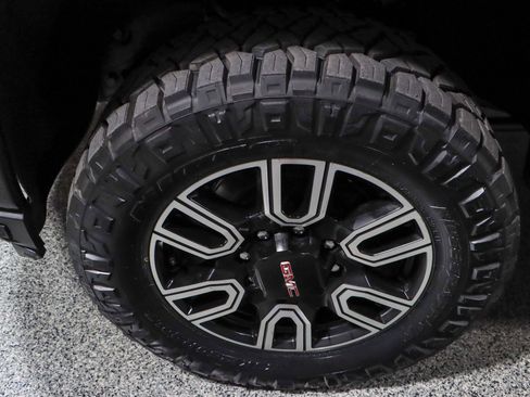 Used 2021 GMC Sierra 2500 AT4 w/ AT4 Preferred Package image 12