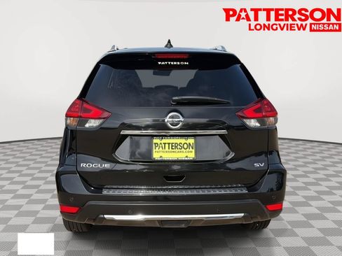 Used 2019 Nissan Rogue SV w/ Premium Package FWD image 4