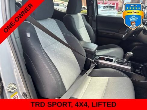Used 2020 Toyota Tacoma TRD Sport AWD/4WD image 12