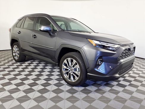 Used 2023 Toyota RAV4 XLE Premium image 3