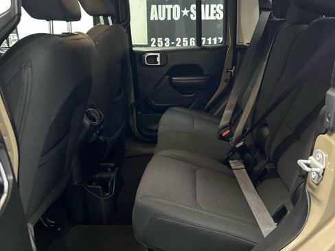 Used 2020 Jeep Gladiator Sport w/ Technology Group image 9