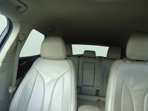 Used 2017 Lincoln MKC Select w/ Select Plus Package image 29