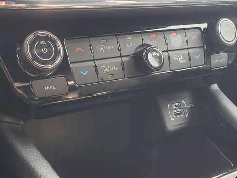 Used 2023 Jeep Compass Limited AWD/4WD image 20