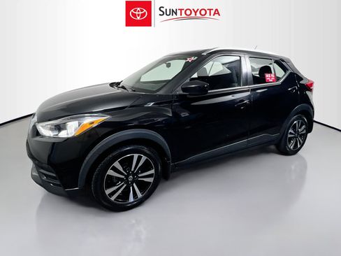 Used 2020 Nissan Kicks SV image 9