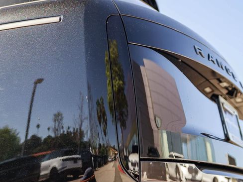 New 2026 Land Rover Range Rover Long Wheelbase SE image 7