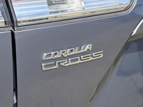 Used 2024 Toyota Corolla Cross LE FWD image 32