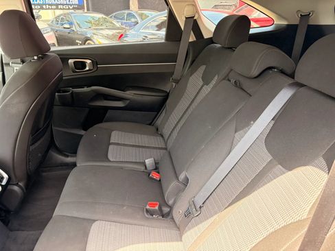 Used 2023 Kia Sorento LX FWD image 23