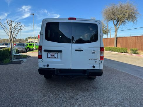 Used 2020 Nissan NV 3500 SL image 7