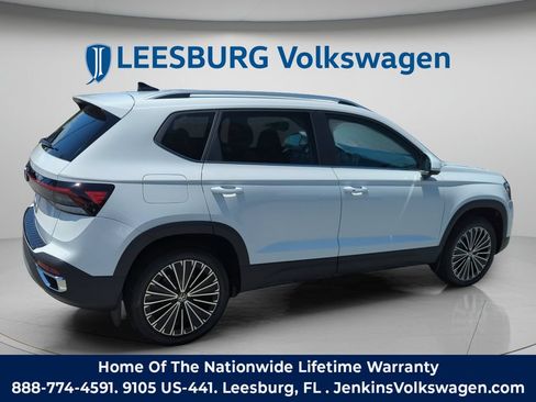 New 2026 Volkswagen Taos SE FWD image 5