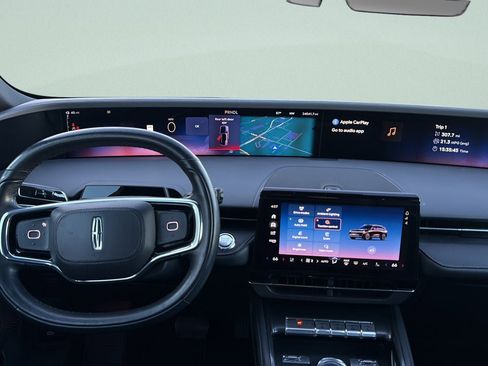 Used 2024 Lincoln Nautilus Reserve w/ Equipment Group 203A image 15