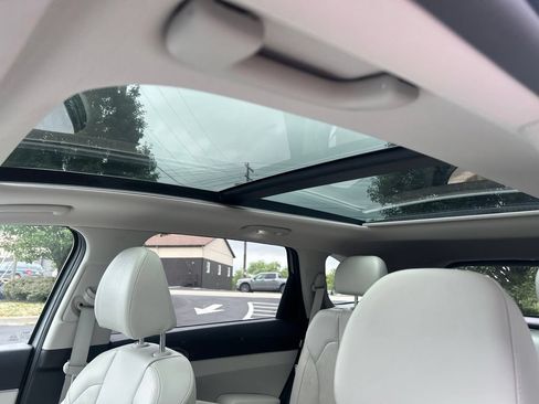 Certified 2024 Kia Sorento S w/ Panoramic Sunroof Package AWD/4WD image 16