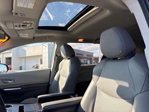 Used 2021 Toyota Sienna XLE image 22