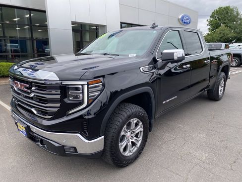 Used 2023 GMC Sierra 1500 SLT image 3