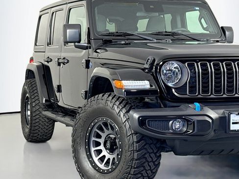 Used 2024 Jeep Wrangler Unlimited AWD/4WD image 14