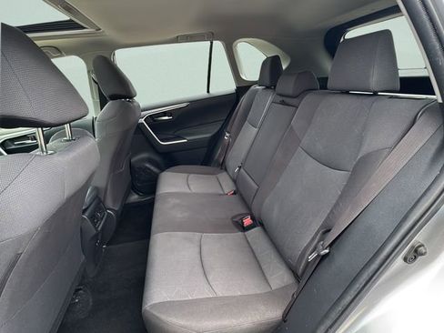 Used 2019 Toyota RAV4 XLE FWD image 15