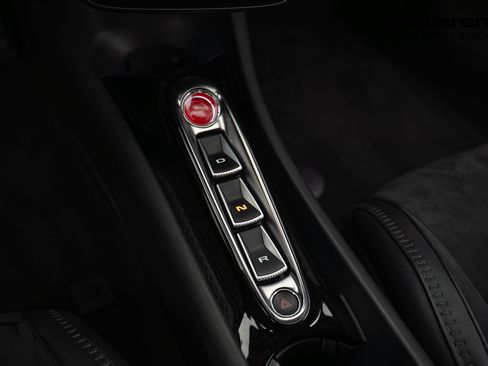 Used 2024 McLaren Artura RWD image 16