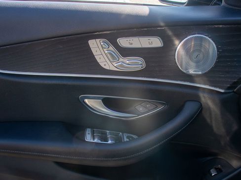 Used 2018 Mercedes-Benz E 300 4MATIC image 15