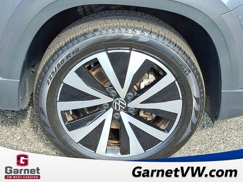 Certified 2022 Volkswagen Taos SE image 9