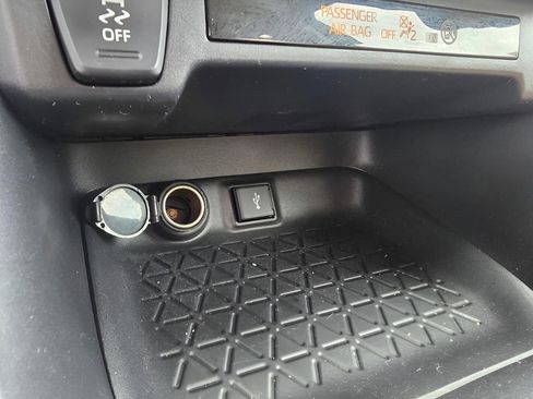 Used 2022 Toyota RAV4 LE AWD/4WD image 17