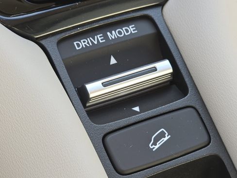New 2026 Honda HR-V LX image 8