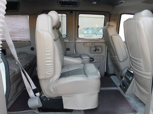 Used 2006 Chevrolet Express 1500 RWD image 43