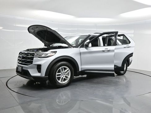 Used 2025 Ford Explorer Active w/ Active Comfort Package RWD image 48