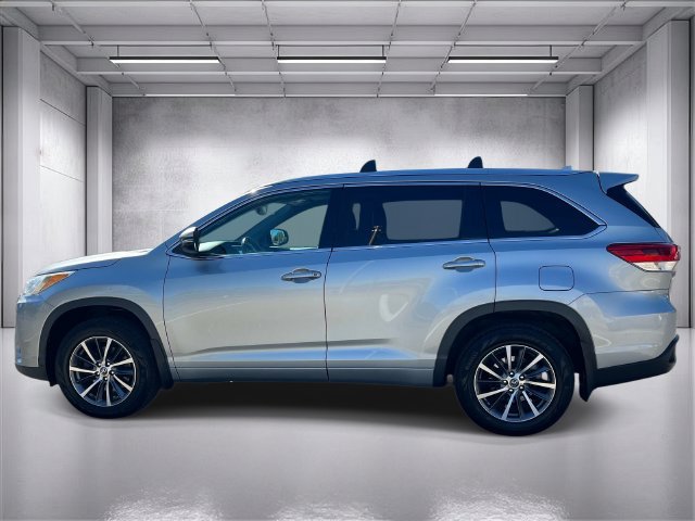 Used 2018 Toyota Highlander XLE AWD/4WD image 6