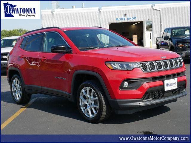 Certified 2023 Jeep Compass Latitude w/ Sun and Sound Group AWD/4WD image 1