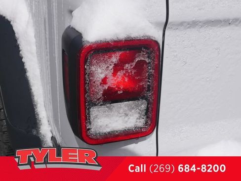 Used 2022 Jeep Gladiator Mojave w/ Cold Weather Group AWD/4WD image 14
